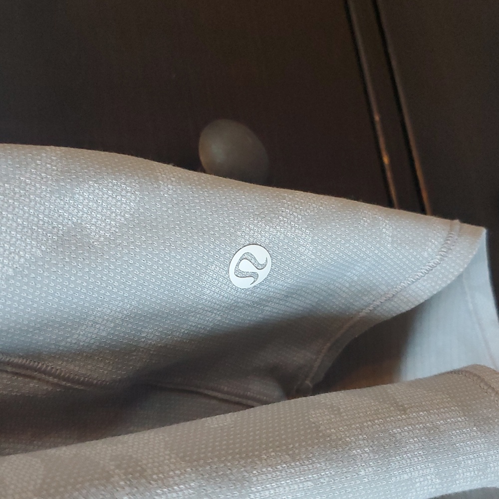 Lululemon Essential Tank - Picture 2 of 7
